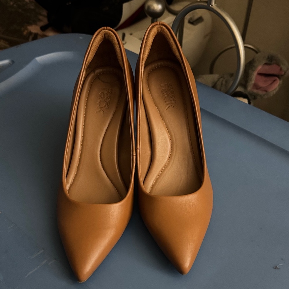 Chic Tan Pointed Toe Heels